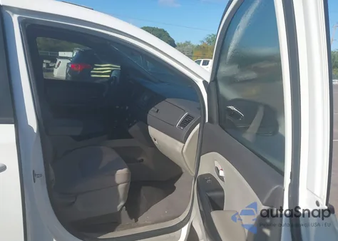 2015 Kia Sedona L z USA, uszkodzony, nr VIN KNDMA5C16F6032957